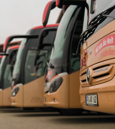 Fahrgäste im Linienbus 